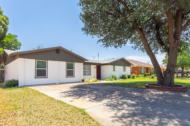 3319 Maxwell Dr, Midland, TX 79705 - ranch-style house with brick siding, driveway, and a front yard