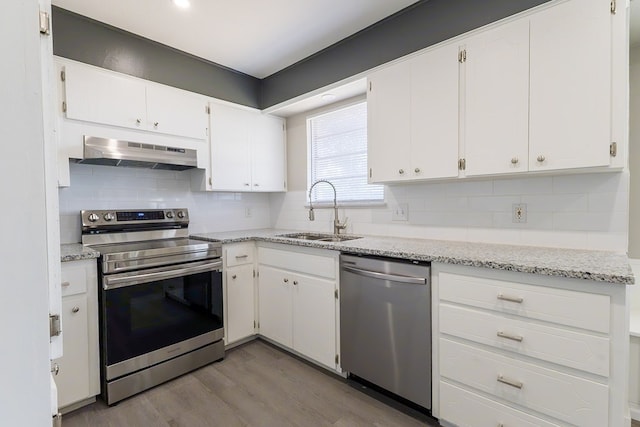 3319 Maxwell Dr, Midland, TX 79705 - kitchen featuring stainless steel appliances, under cabinet range hood, white cabinets, and wood finished floors