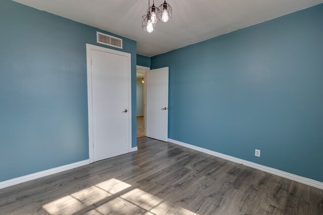 spare room featuring dark wood-type flooring