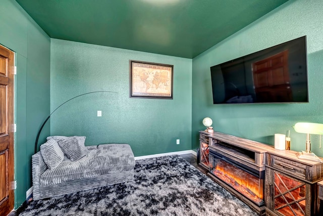 806 Revere Pl, Midland, TX 79706 - living area featuring baseboards and a textured wall