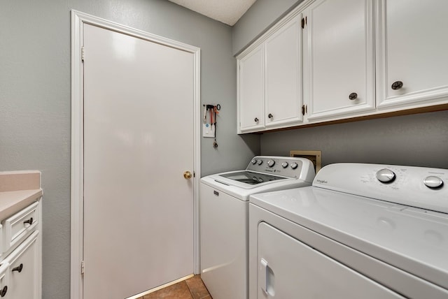 laundry room with cabinets and independent washer and dryer