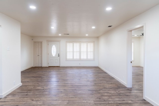 entryway with baseboards, visible vents, wood finished floors, and recessed lighting