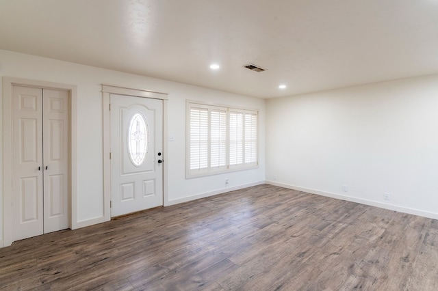 entrance foyer featuring visible vents, baseboards, wood finished floors, and recessed lighting