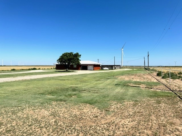 view of yard featuring a rural view