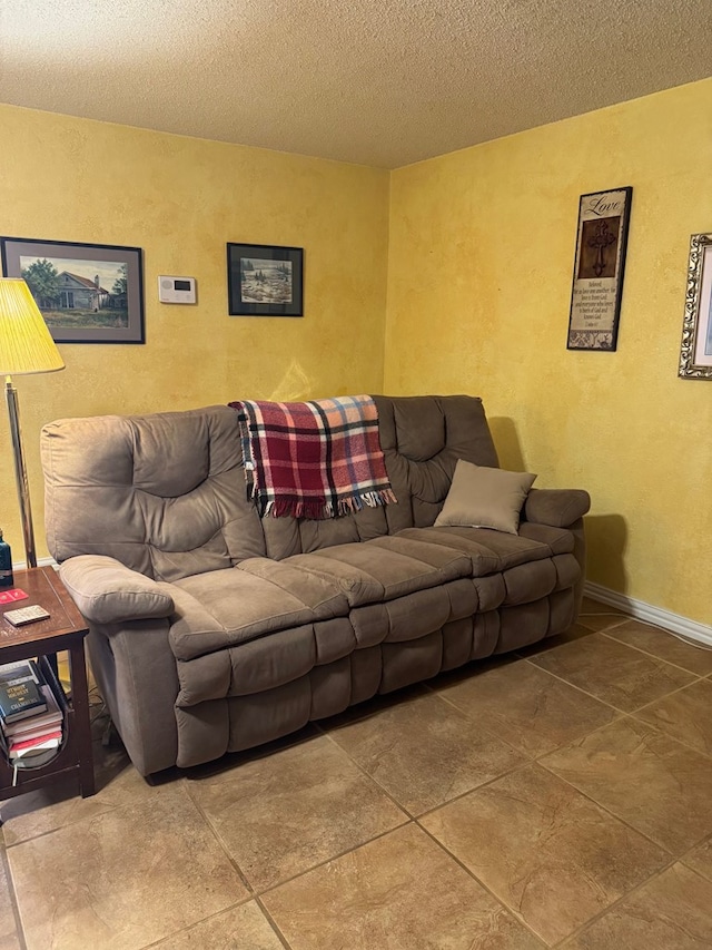 1512 W 14th St, Fort Stockton, TX 79735 - living area featuring a textured wall, a textured ceiling, and baseboards