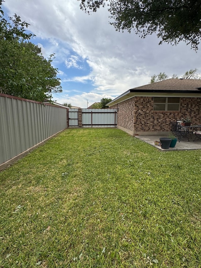 1512 W 14th St, Fort Stockton, TX 79735 - view of yard featuring a patio area