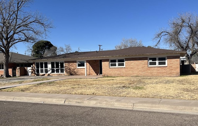 ranch-style home featuring brick siding