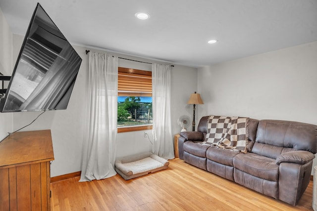 living area with wood finished floors, baseboards, and recessed lighting