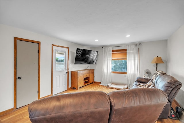 living room with light wood finished floors, baseboards, and recessed lighting