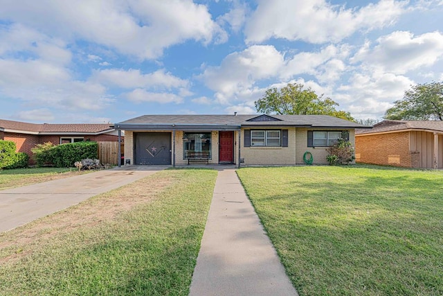 ranch-style house featuring a front lawn