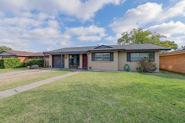 single story home with a front lawn