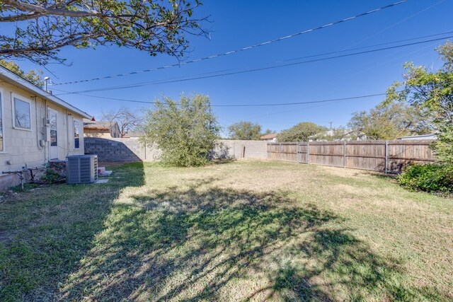 view of yard featuring central AC unit