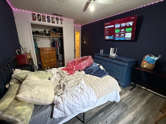 106 Walcott, Midland, TX 79701 - bedroom featuring a textured ceiling, ceiling fan, visible vents, a closet, and wood finished floors