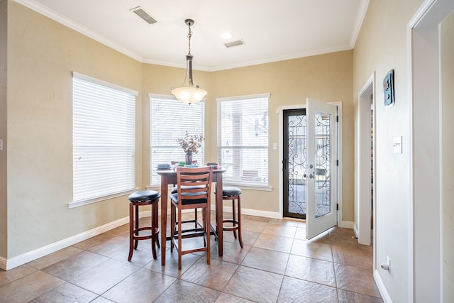 dining space featuring crown molding, baseboards, and visible vents