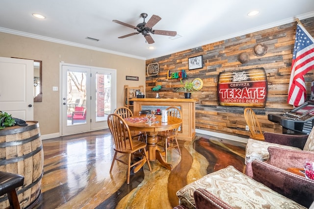 dining room featuring visible vents, recessed lighting, crown molding, and a ceiling fan