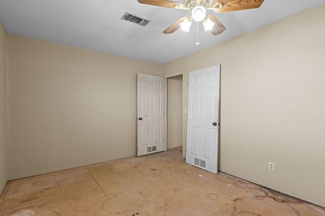 empty room with ceiling fan