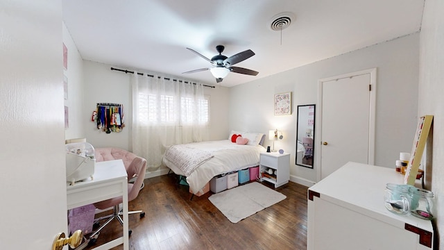 bedroom with dark wood-style flooring, baseboards, visible vents, and ceiling fan