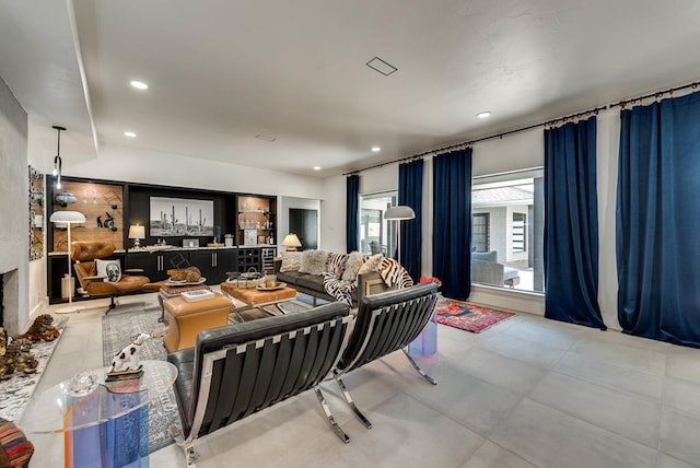 909 Pine Ct, Midland, TX 79705 - living area featuring recessed lighting