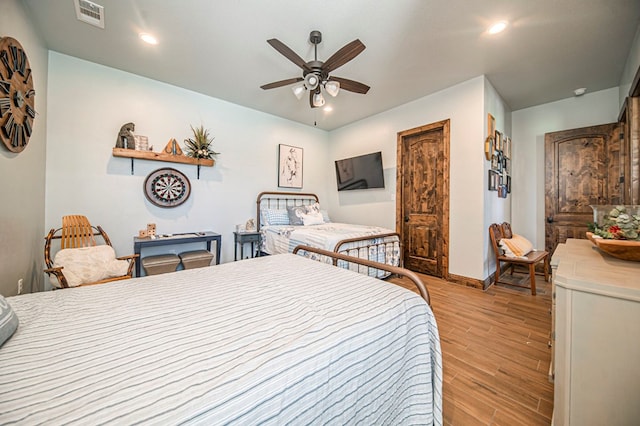 bedroom featuring ceiling fan