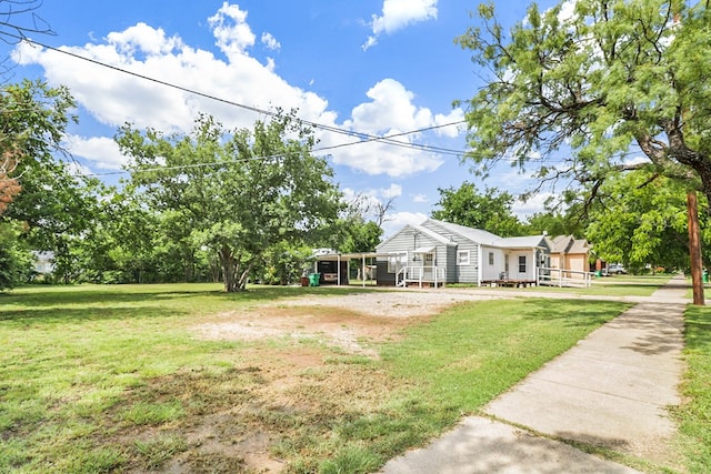 605 W Walnut St, Coleman, TX 76834 - view of front facade with a front yard