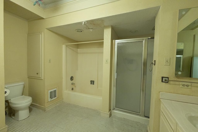 1001 W Walnut St, Coleman, TX 76834 - bathroom featuring vanity, tile patterned floors, and heating unit