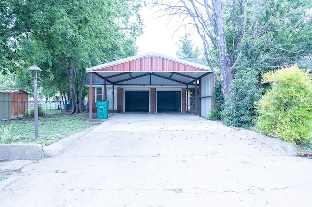1001 W Walnut St, Coleman, TX 76834 - garage with a detached garage