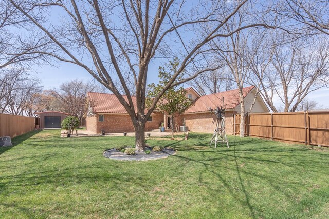 2223 S 2nd Pl, Lamesa, TX 79331 - view of yard featuring a fenced backyard, an outbuilding, and central AC
