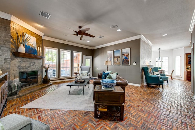 living room featuring ceiling fan, baseboards, visible vents, and recessed lighting