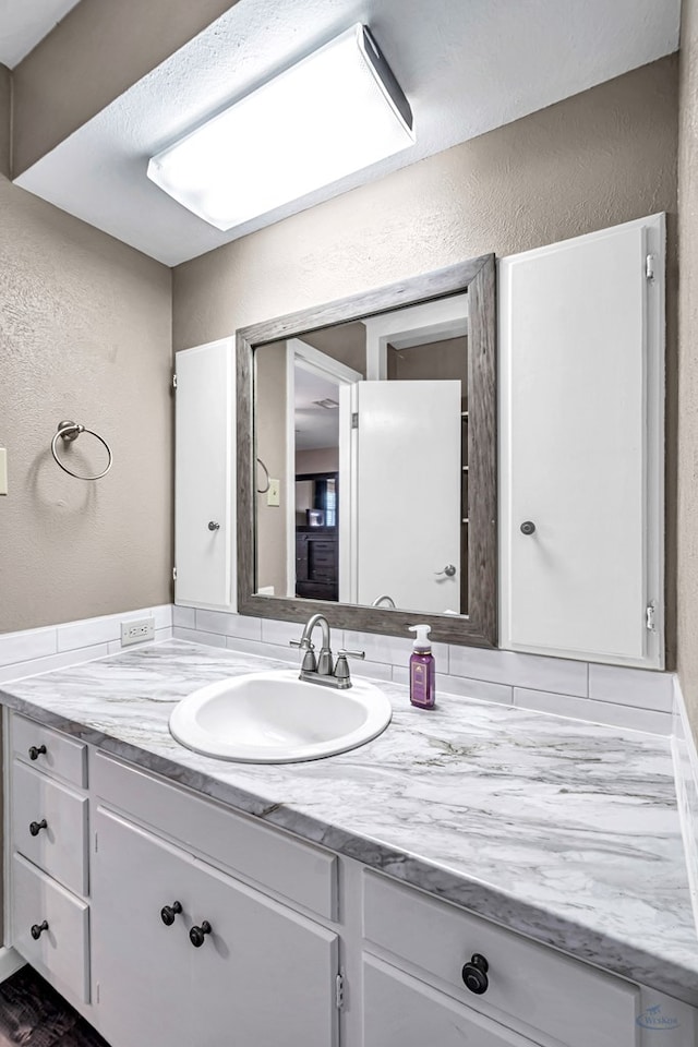 2512 Sinclair Ave, Midland, TX 79705 - bathroom featuring a textured wall and vanity