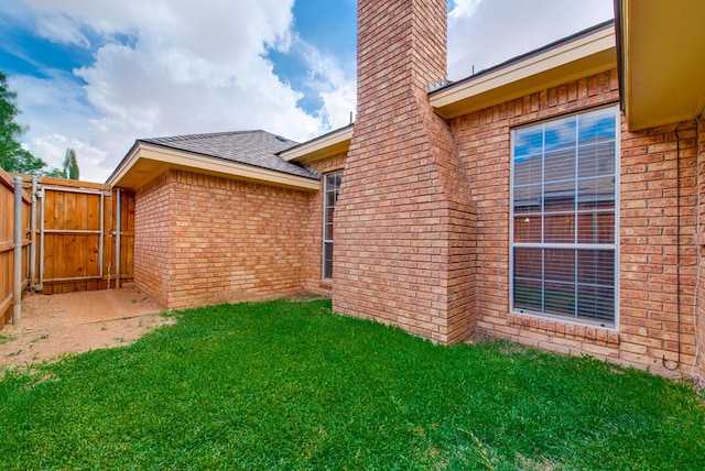 5500 Heartland Ct, Midland, TX 79707 - view of yard featuring a gate