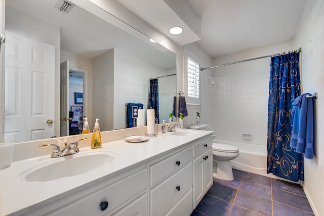 5500 Heartland Ct, Midland, TX 79707 - full bath featuring double vanity, shower / bath combo, and a textured ceiling