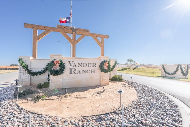 view of community / neighborhood sign