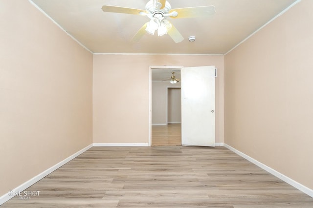 unfurnished room featuring light hardwood / wood-style flooring, ceiling fan, and crown molding