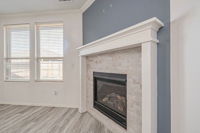 room details with wood-type flooring and crown molding