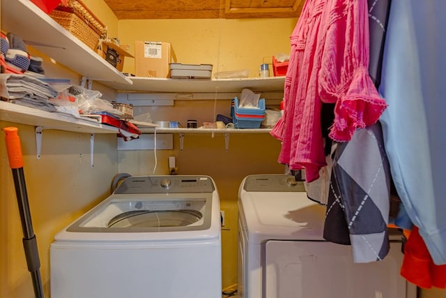 1304 Lynn Ave, Midland, TX 79705 - washroom featuring independent washer and dryer