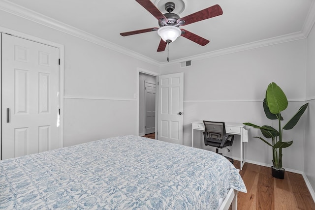 bedroom with wood-type flooring, ceiling fan, and ornamental molding