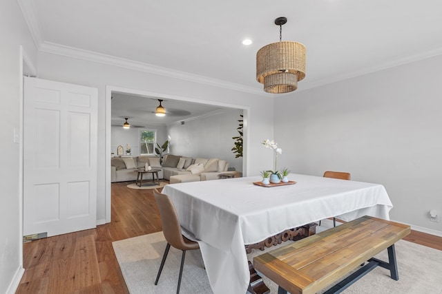 dining area featuring light hardwood / wood-style flooring, ceiling fan, and ornamental molding