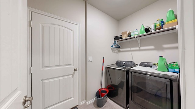 washroom featuring washing machine and clothes dryer