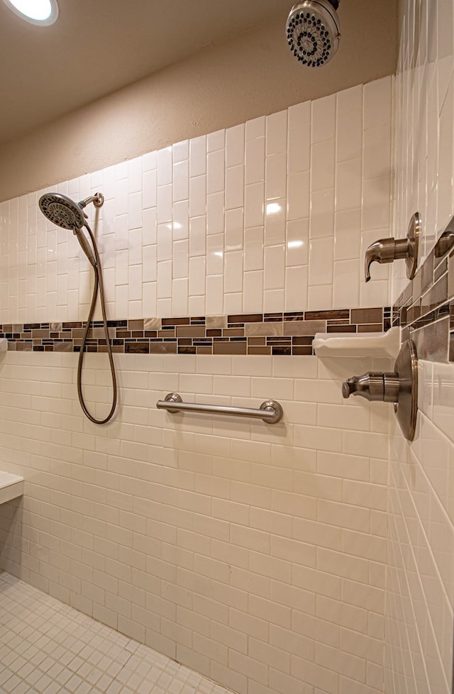 bathroom featuring tiled shower