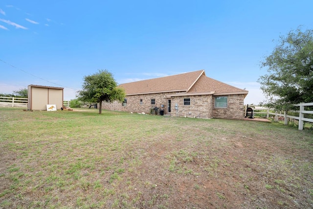 view of yard with a shed