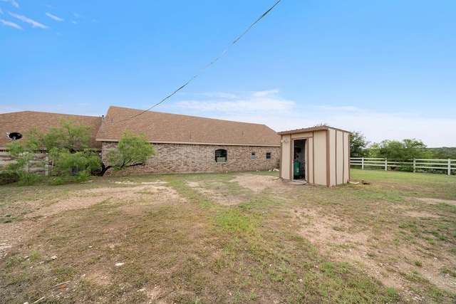 view of yard with a shed