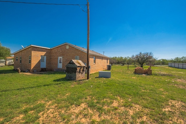 rear view of house featuring a yard