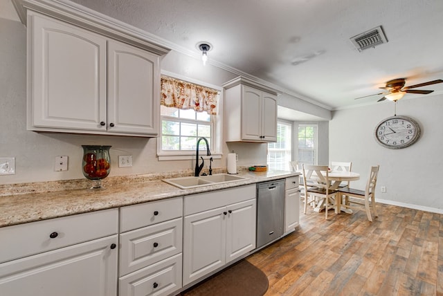 3211 W Shandon Ave, Midland, TX 79705 - kitchen featuring stainless steel dishwasher, a sink, crown molding, wood finished floors, and ceiling fan