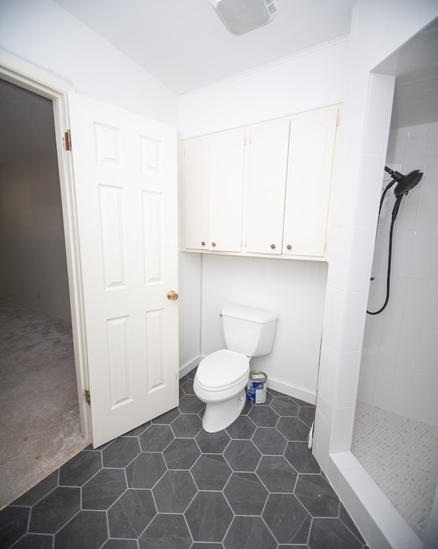 2718 Central Ave, Big Spring, TX 79720 - full bath with a tile shower and tile patterned flooring