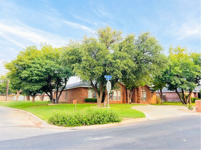 view of front of property with a front lawn