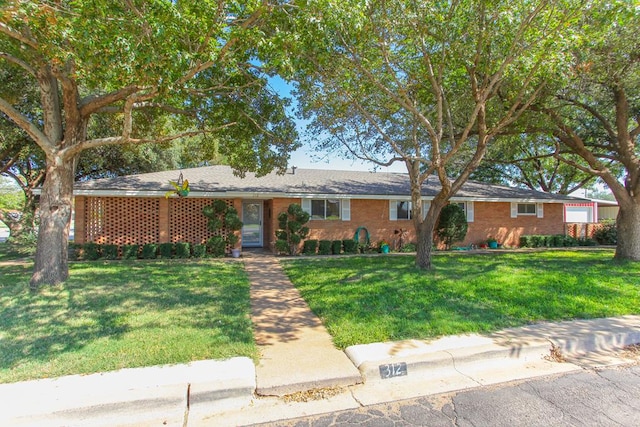 ranch-style home featuring a front yard