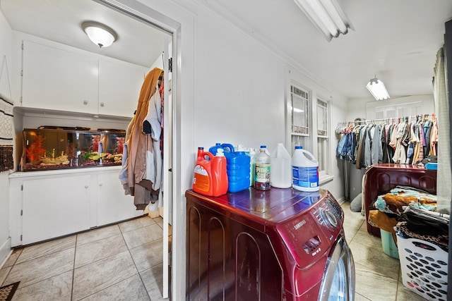 1606 Johnson St, Big Spring, TX 79720 - laundry area with independent washer and dryer, light tile patterned floors, and cabinet space