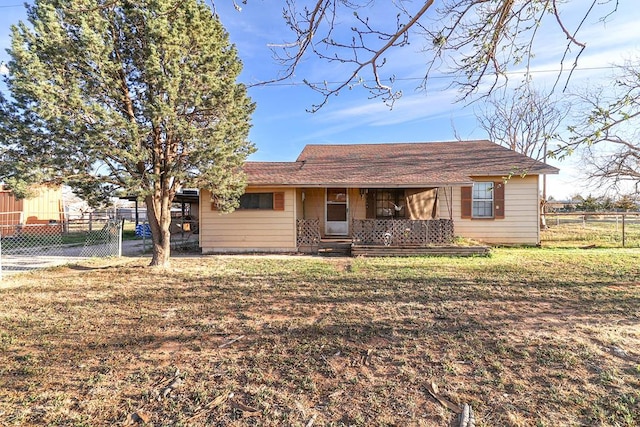 single story home featuring a front yard