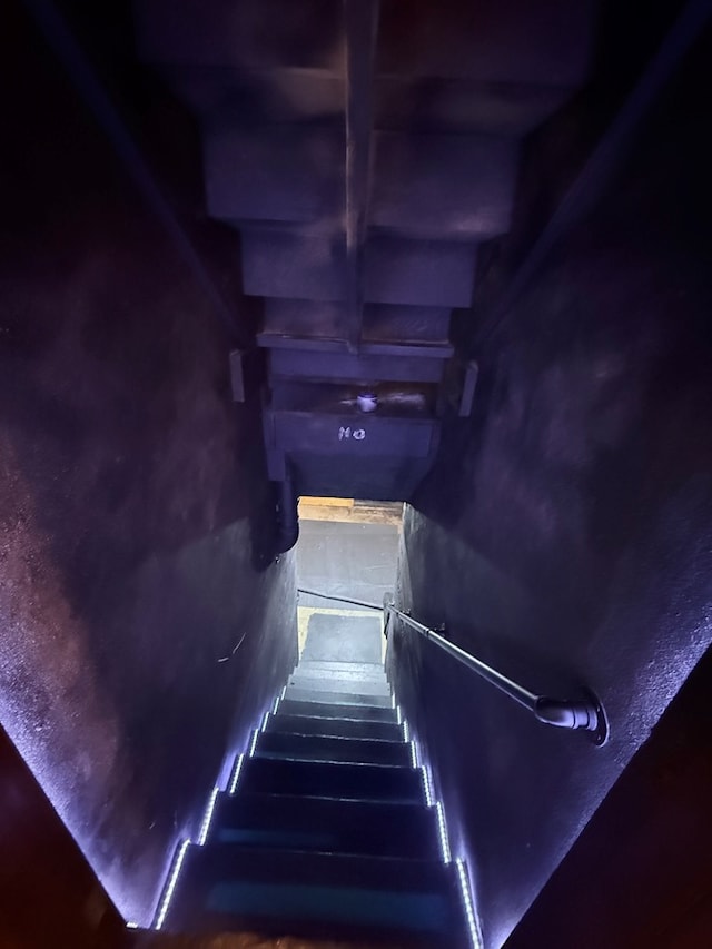 1106 Silas St, Sweetwater, TX 79556 - view of staircase