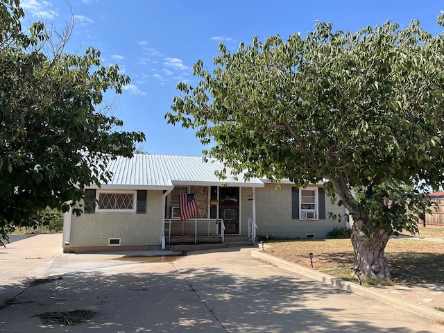 view of front of property